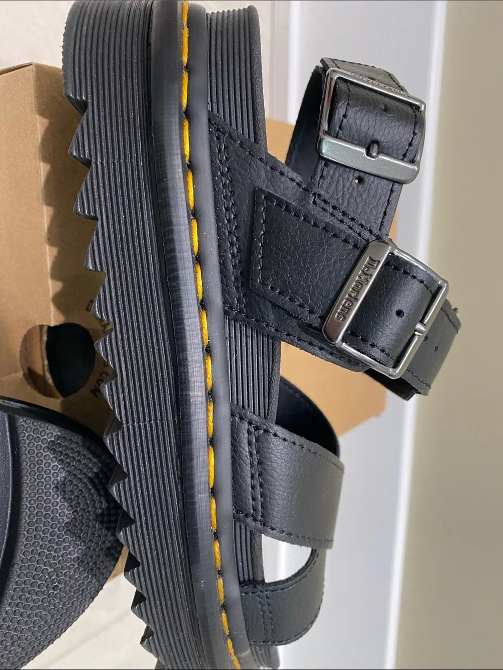 NEW in Box Dr Martens women’s Voss II sandal size 7 - Picture 6 of 12
